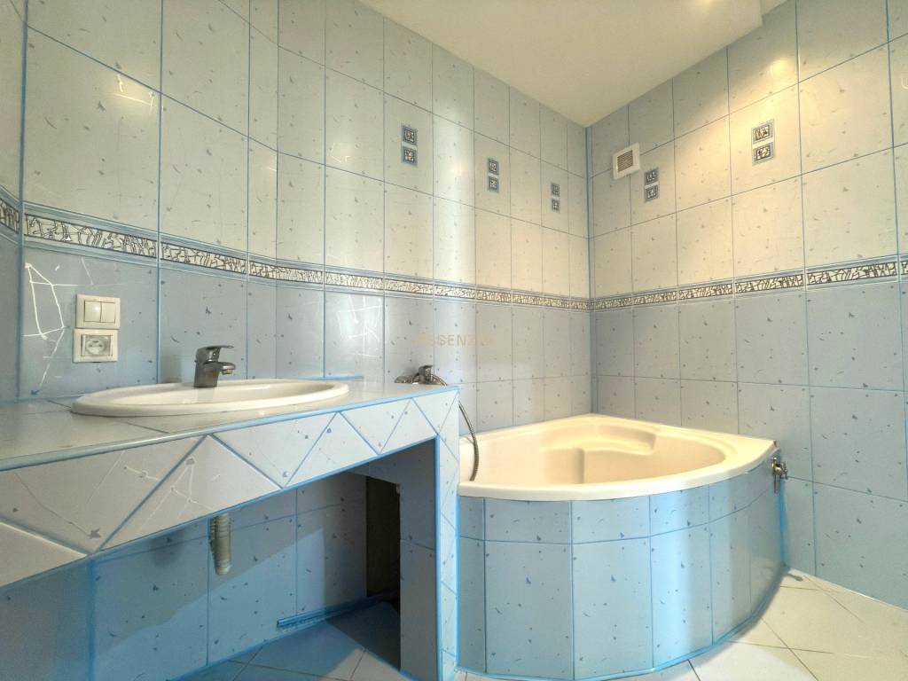 ASSENZIO - EXKLUZÍVNE - PREDAJ - 3,5 IZBOVÝ BYT - LEVICE - 11