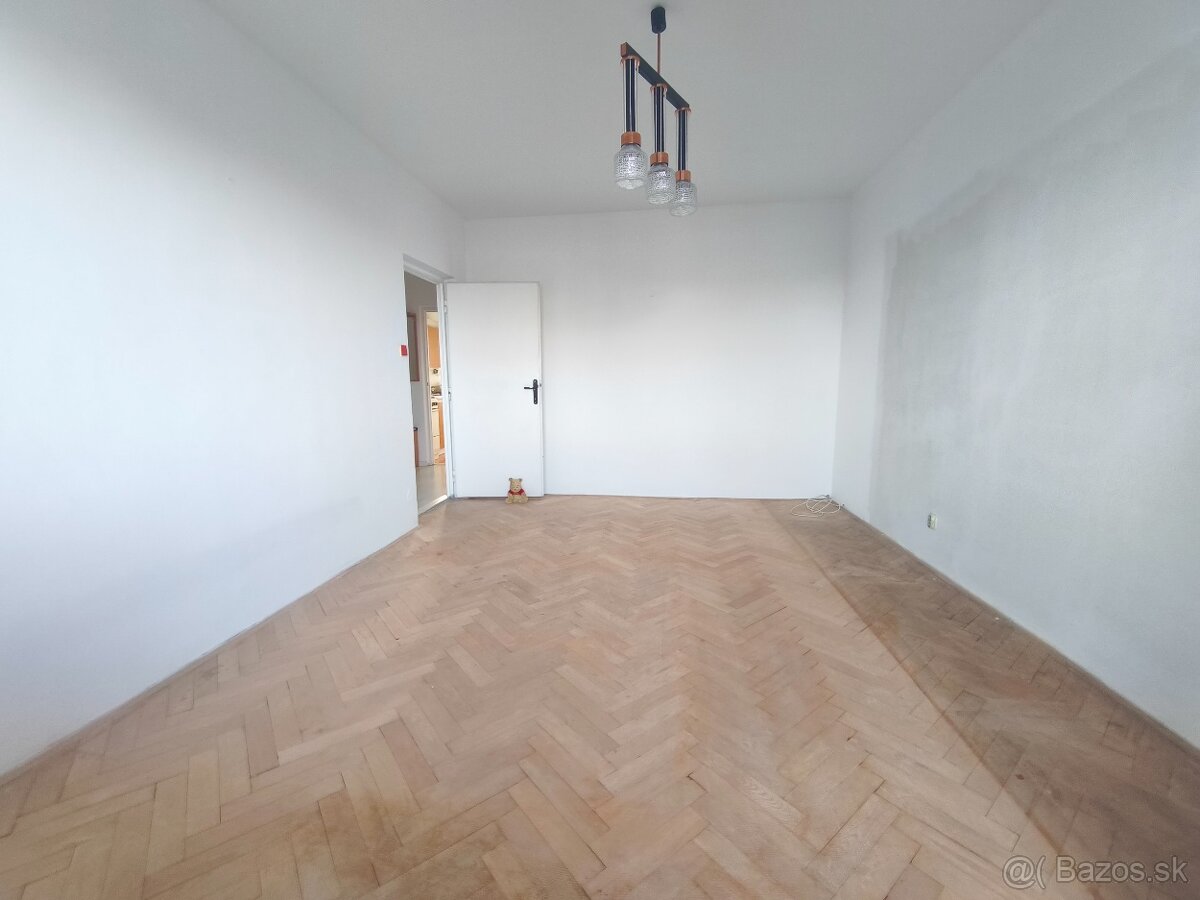 PREDAJ 3,5- izbový byt v centre mesta - 11