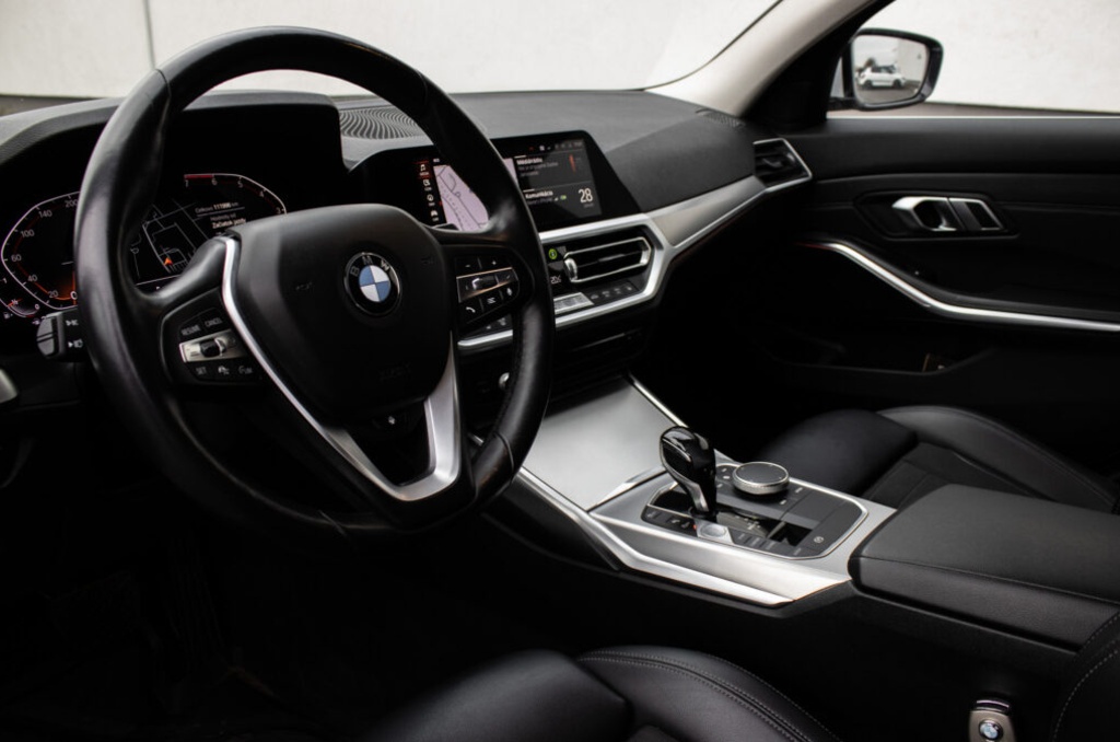 BMW 320i 2019 - 11