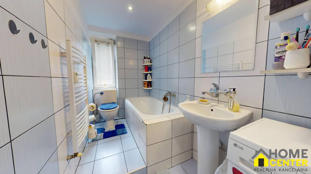 NA PREDAJ ZREKONŠTRUOVANÝ 3 IZBOVÝ BYT NA UL. BUDOVATEĽSKÁ, - 11