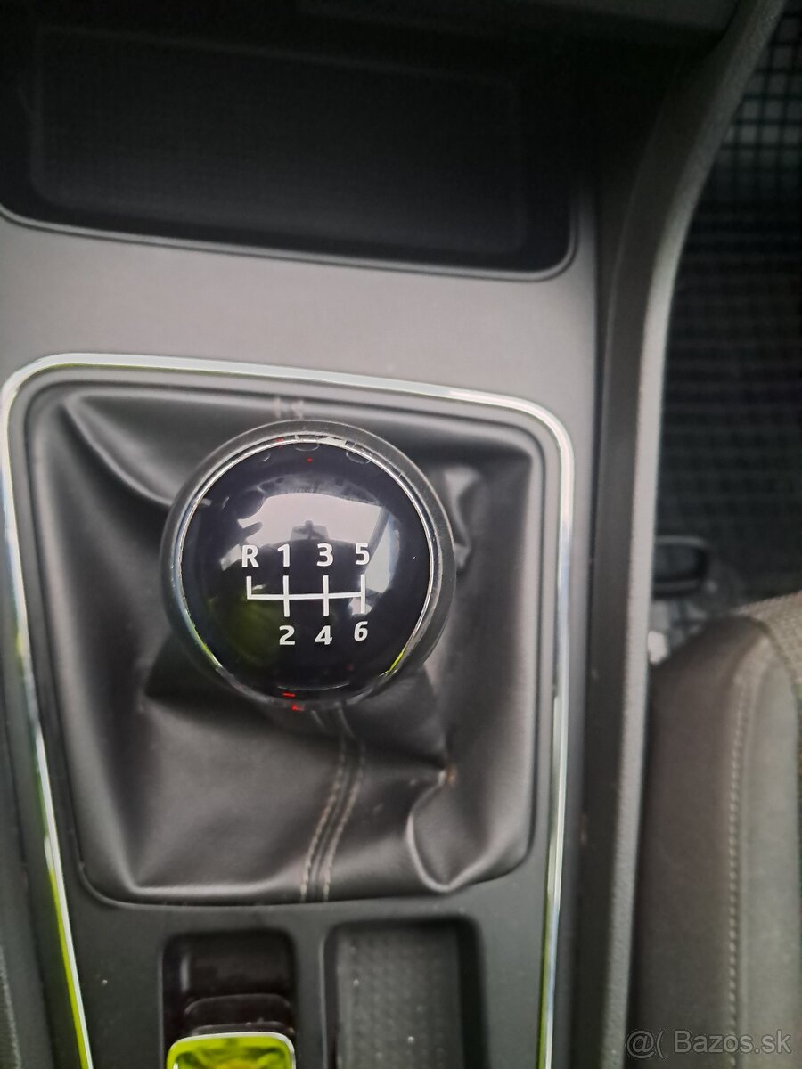 Seat Leon rok 2019 benzín - 11