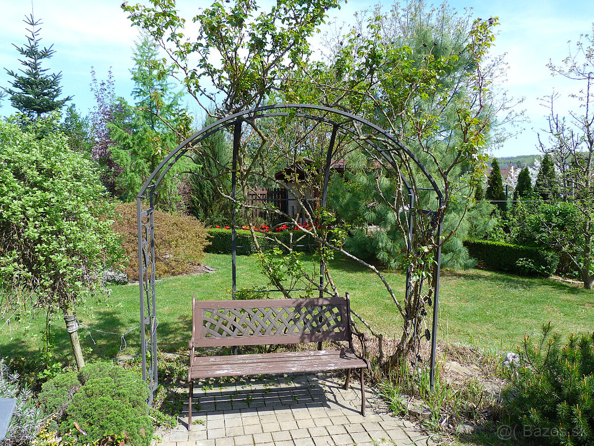 18 ročný VEĽMI PEKNÝ rodinný DOM s ROZPRÁVKOU Záhradou - Koš - 11