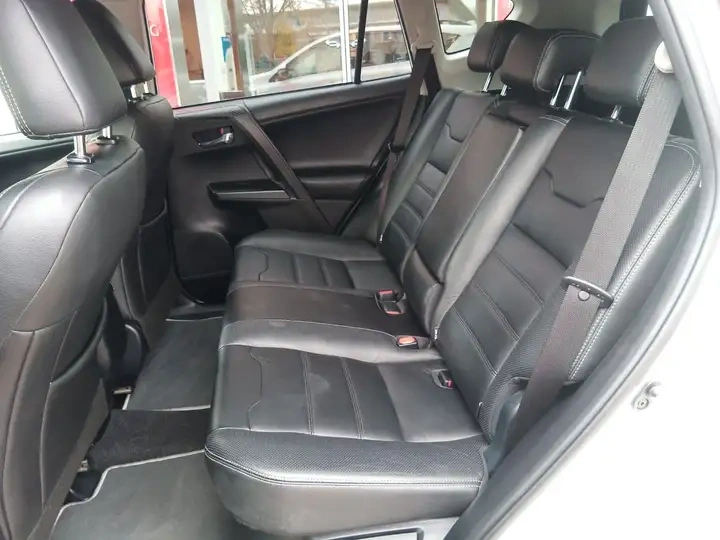 Toyota RAV4 Hybrid - 11