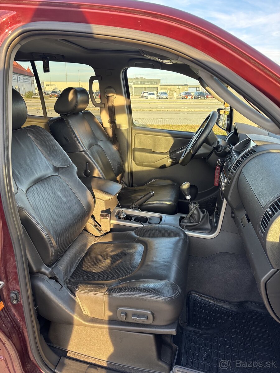 Nissan Pathfinder - 11