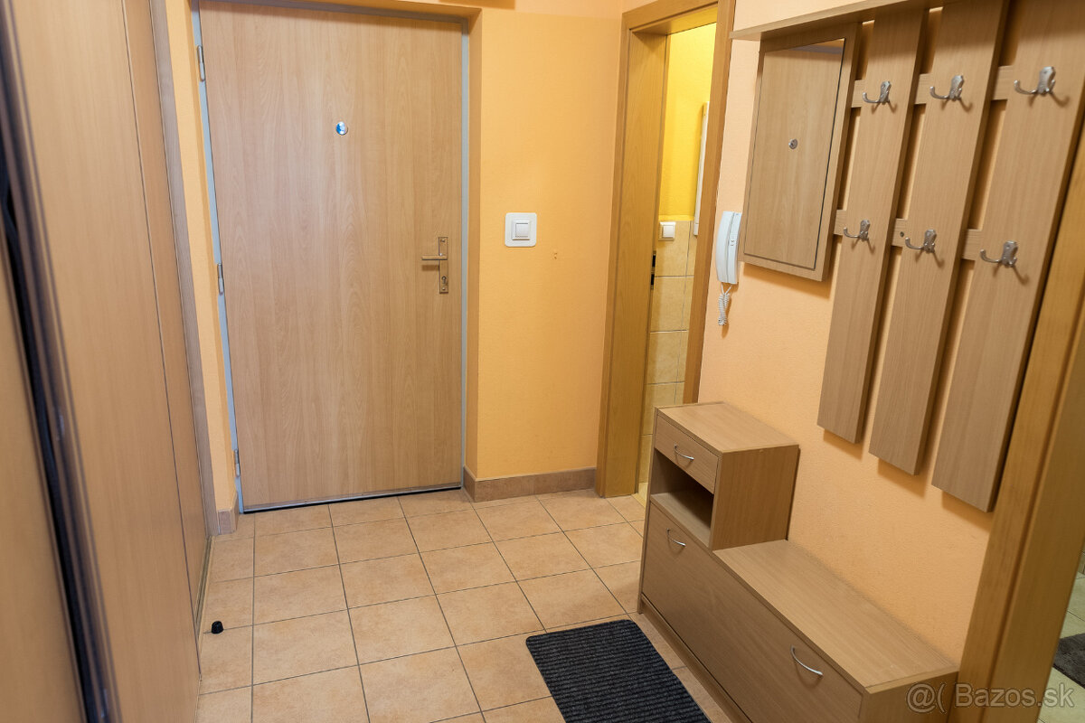 Garsónka v tichej časti Petržalky za 600€ aj s energiami - 11