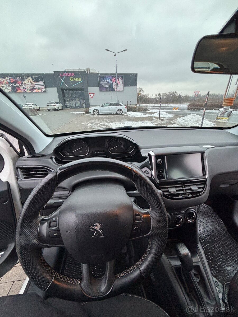 Peugeot 208 1.6 BlueHDi - 11