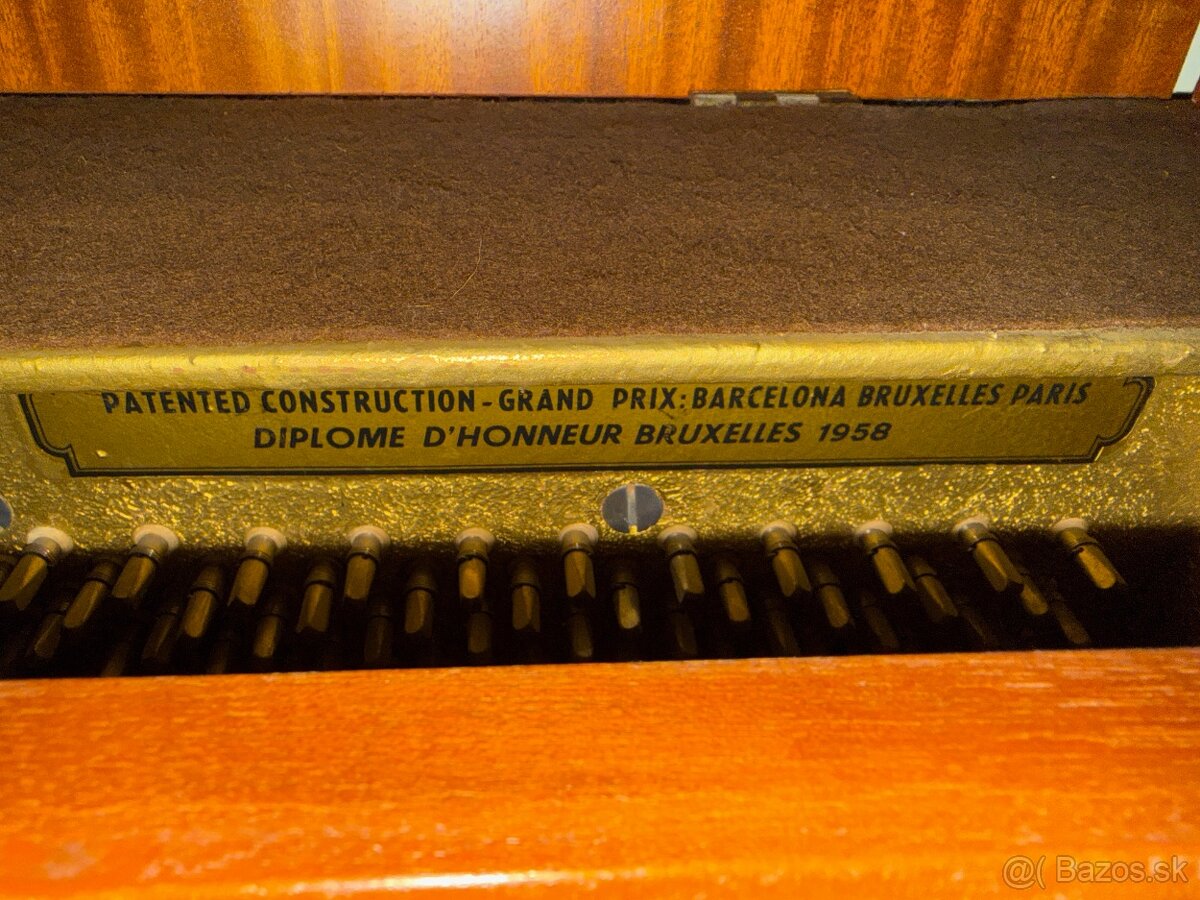 Pianino PETROF P114 Klasik - 11