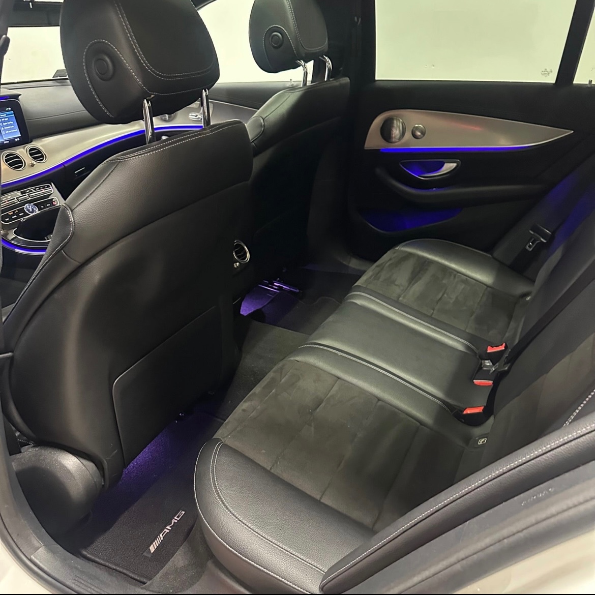 Mercedes Benz E class 220d AMG Line 4MATIC - 11