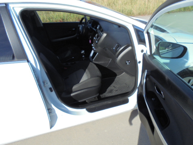 Kia Cee´d SW 1.4 CVVT LX, benzín, combi, r.v.9/2015 - 11