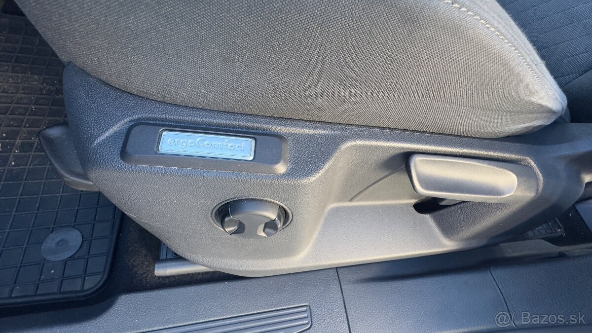 VW Caddy 4x4 2,0Tdi 90kw rok 2022 - 11