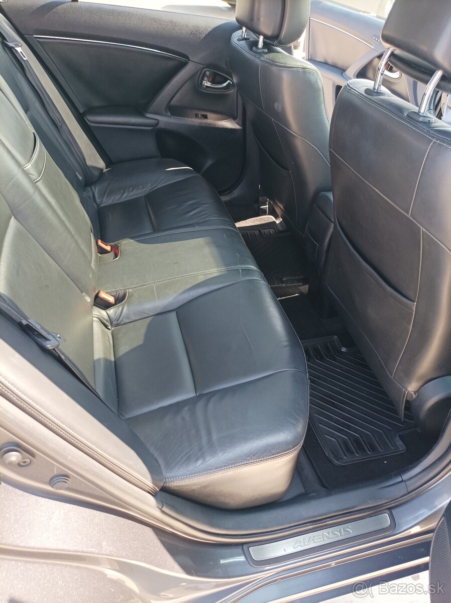 Predám Toyota Avensis - 11