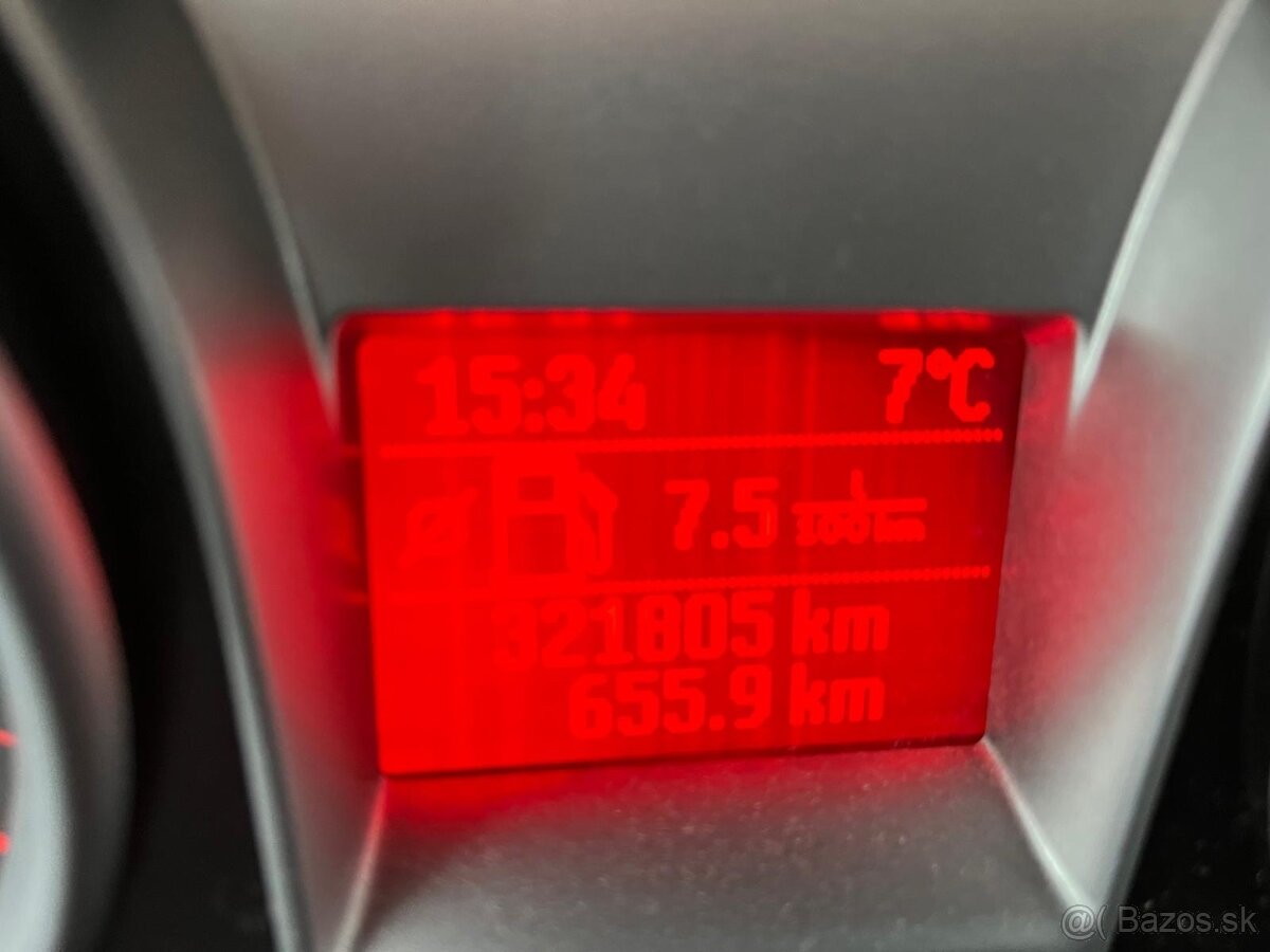 Predám Ford Focus 2.0 TDCI Combi - 11