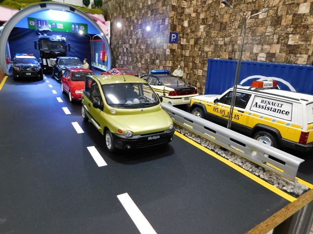 model auta Fiat Multipla Otto mobile 1:18 - 11