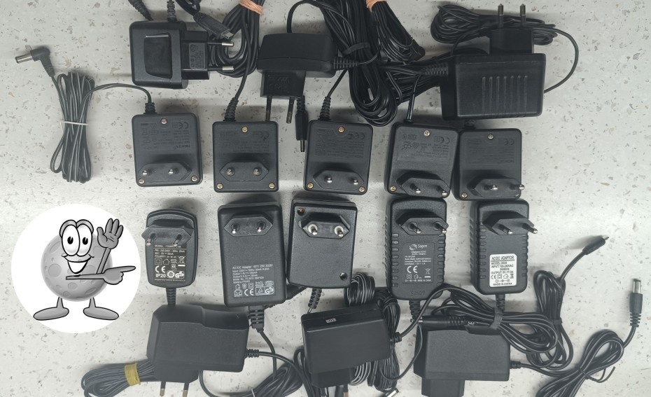 Adaptér 230 V = od 3 V do 12 V - 11