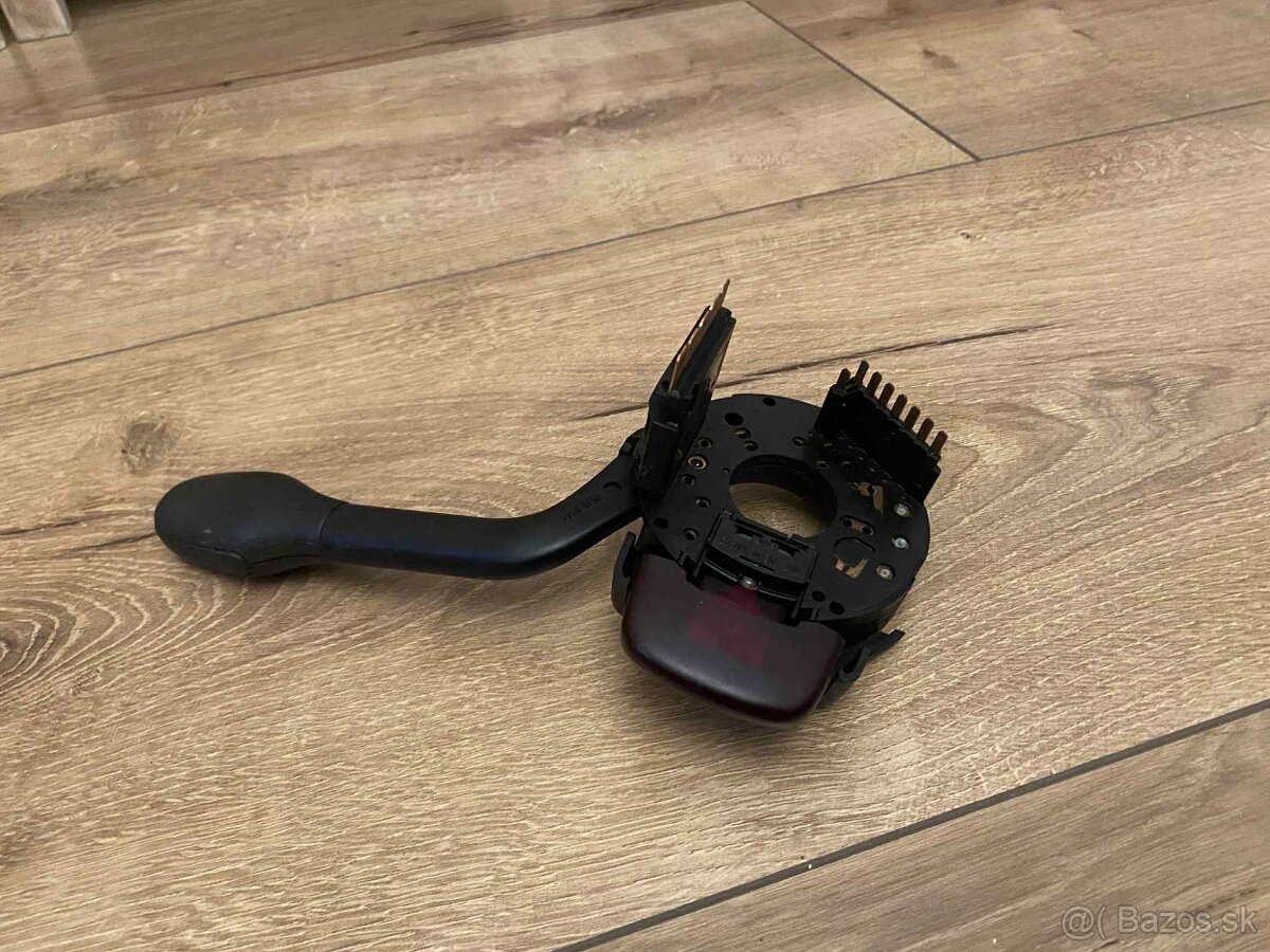 Prepínač smerových svetiel na VW PASSAT B4 Variant - 11