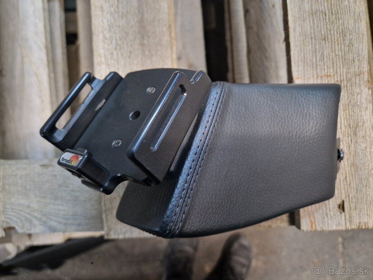 Diely interiéru Jeep Grand Cherokee WK2 2017 Summit - 11