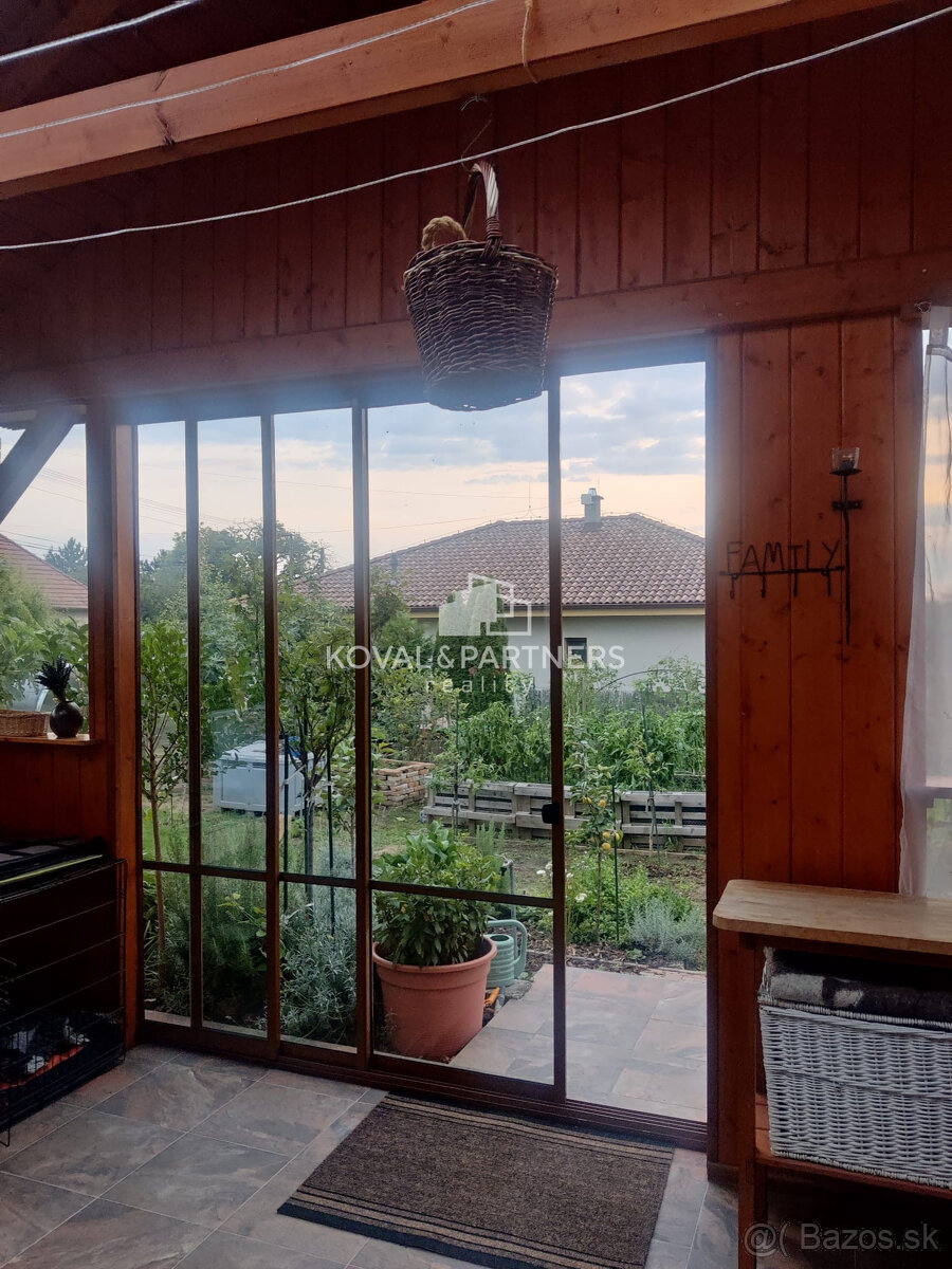 Dva rodinné domy - Cabaj-Čápor - Nitra - 11