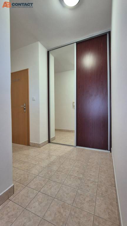 Priestranný 1-izbový byt s balkónom pri mestskom parku - 11