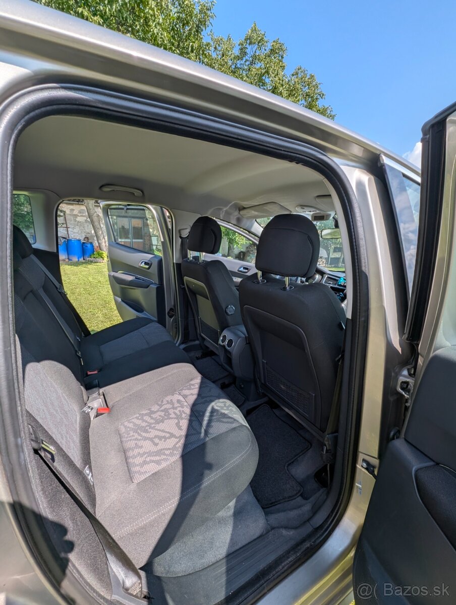 Peugeot 3008 1,6 HDi - 11