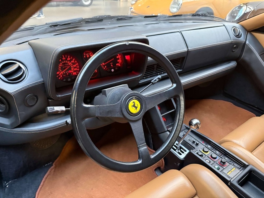 Ferrari Testarossa z roku 1989 - 11