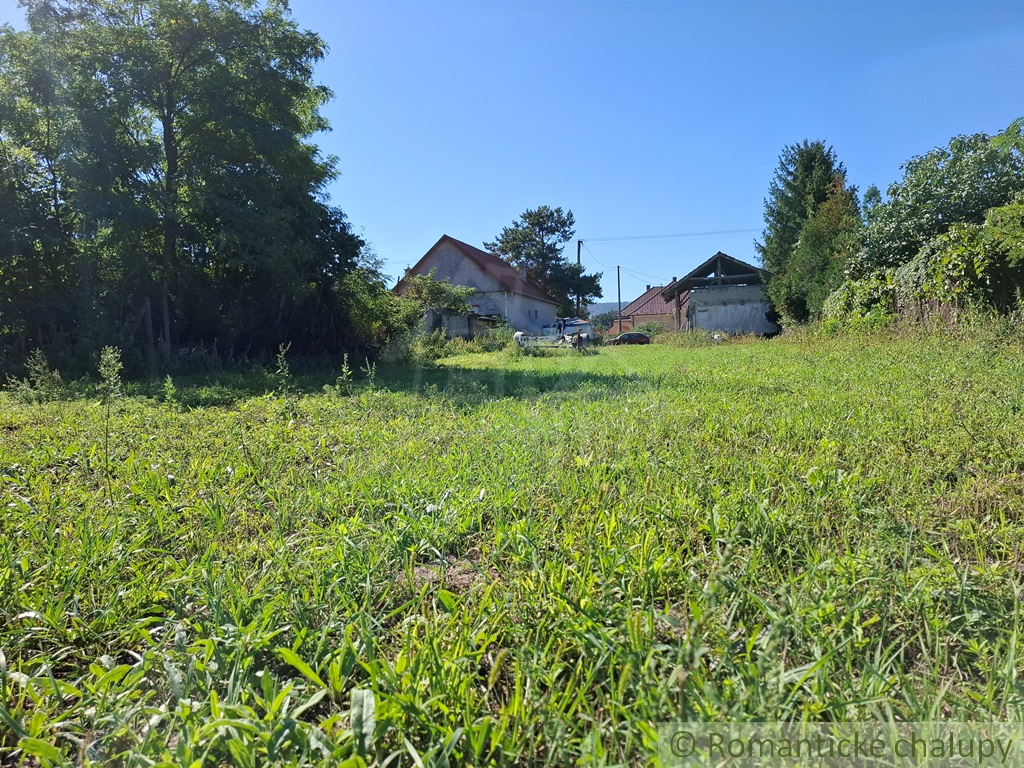 Pozemok so starým domom a inžinierskymi sieťami v obci Kra - 11