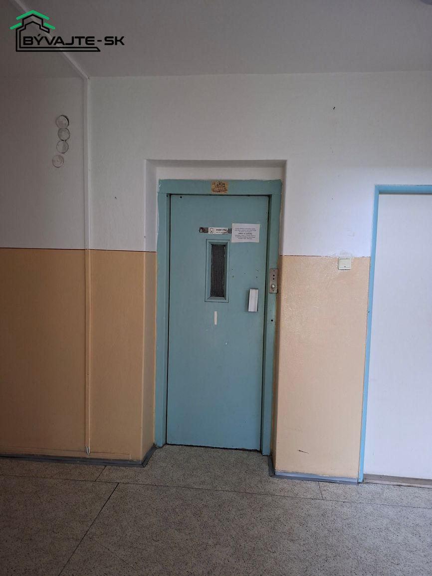 Jednoizbový byt s balkónom a parkovacím miestom v Prievidzi, - 11