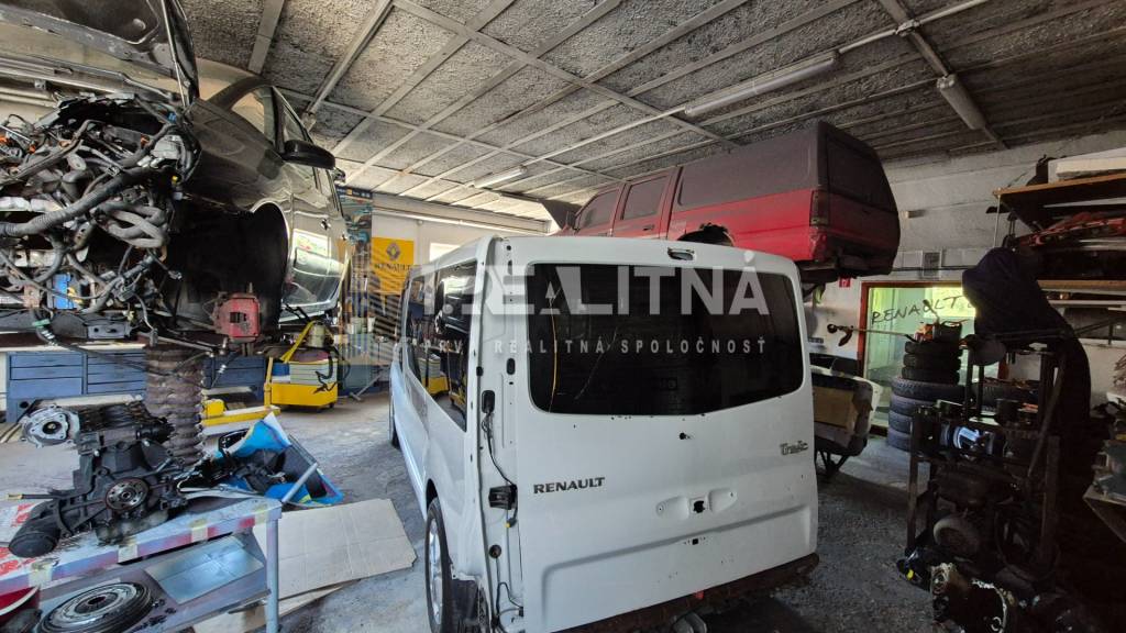 Priemyselný areál (tri haly, recepcia, kancelária, garáže, l - 11