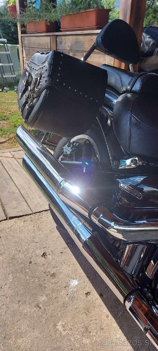 Suzuki Intruder 1800 VLR - 11