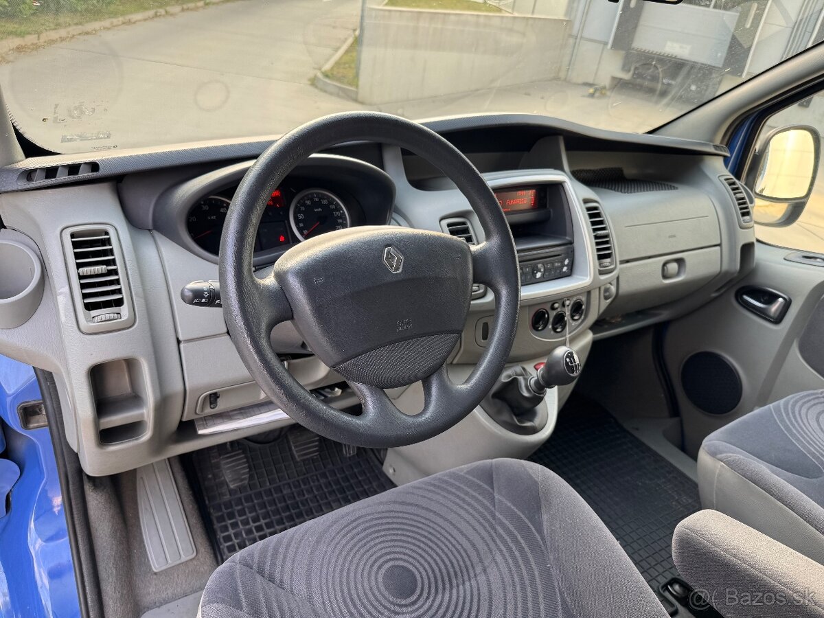 RENAULT TRAFFIC BUS LONG - 11