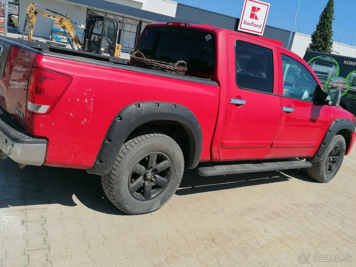 NISSAN TITAN V8 - 11