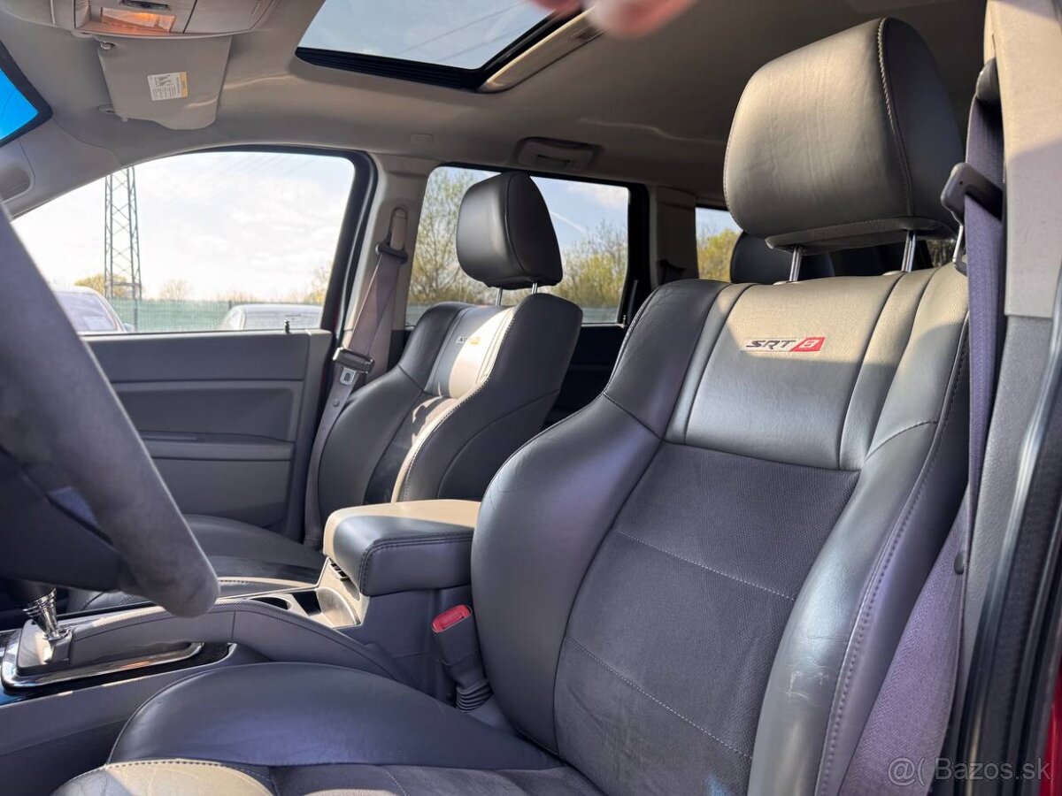 Jeep Grand Cherokee SRT 6.1 HEMI - 11