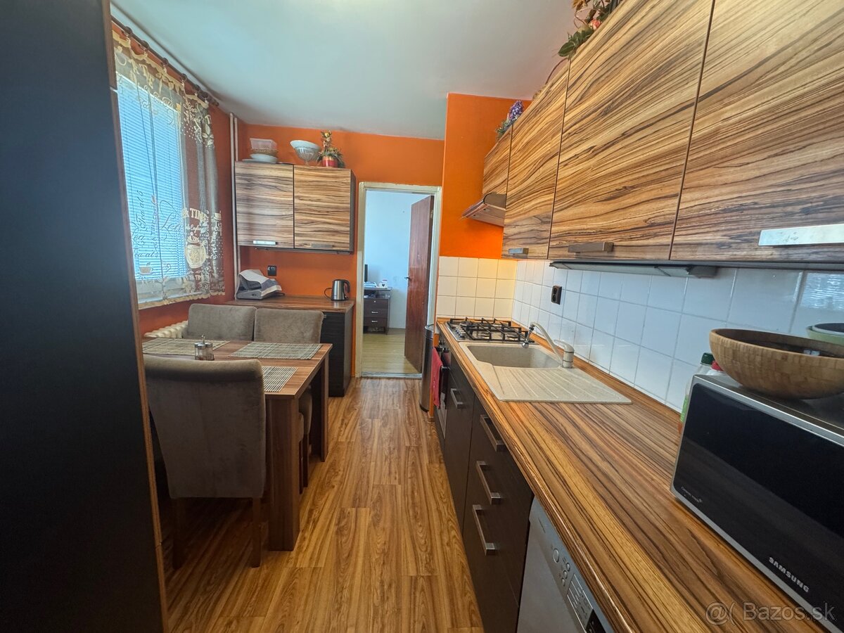 4-IZB BYT V BRATISLAVE plná vybavenosť - 11