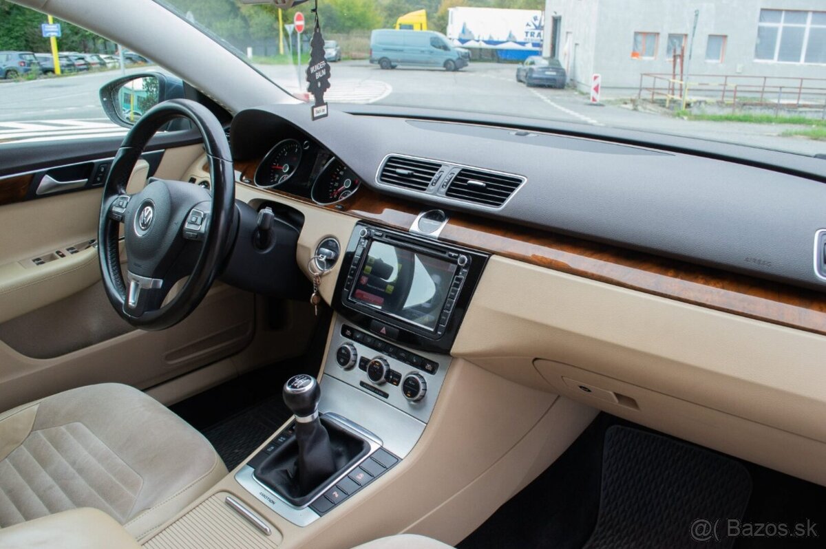 Volkswagen Passat Variant 2.0 TDI BMT Highline 4MOTION - 11