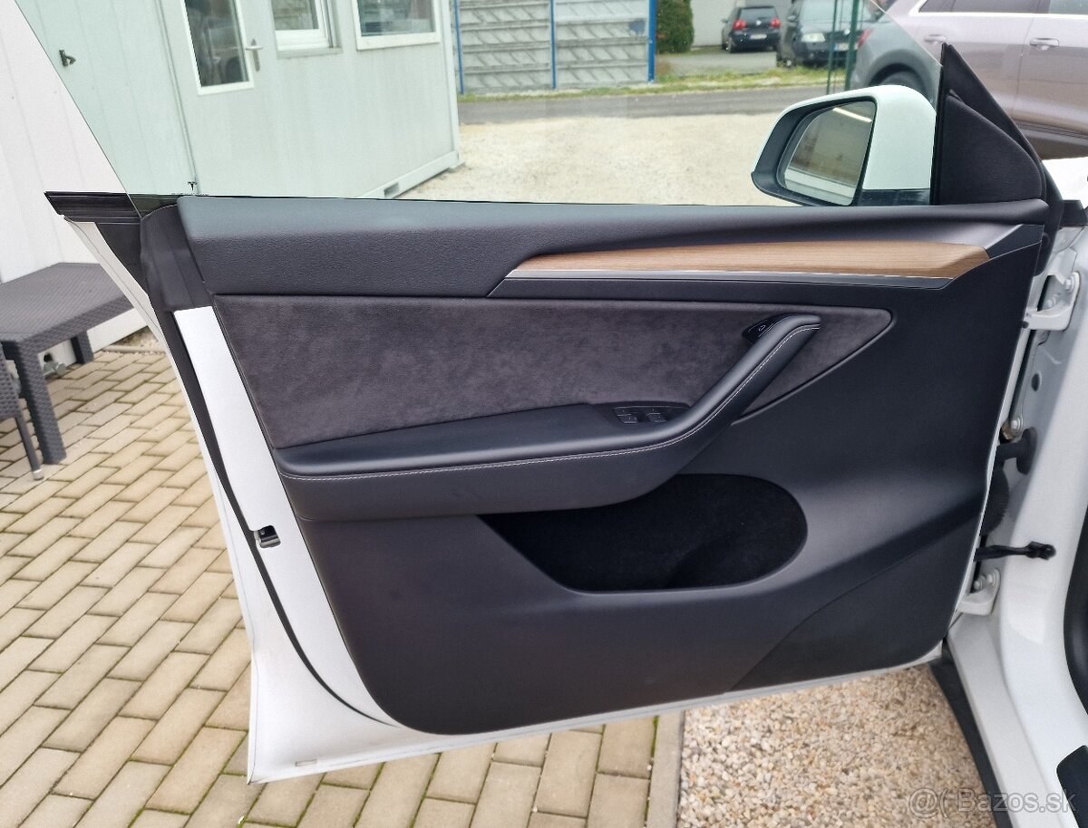 TESLA MODEL Y DUAL MOTOR LONG RANGE AWD - 11