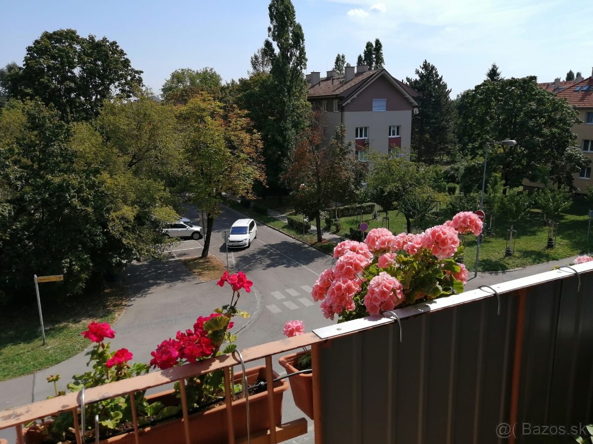 Rezervovaný - Slnečný 2-izb. byt v Krasňanoch - 11