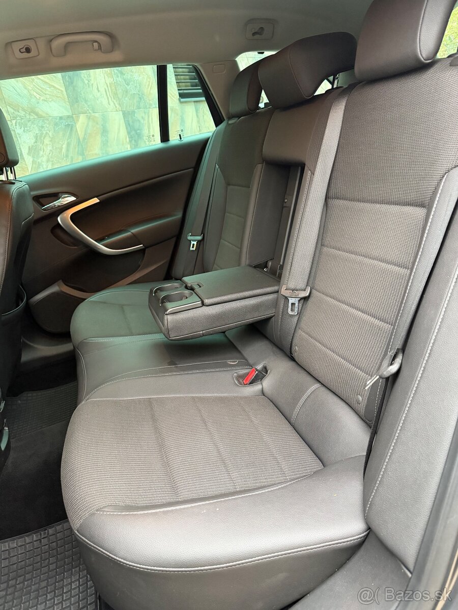 OPEL INSIGNIA SPORTS TOURER SW / 2,0 DIESEL MANUÁL - 11