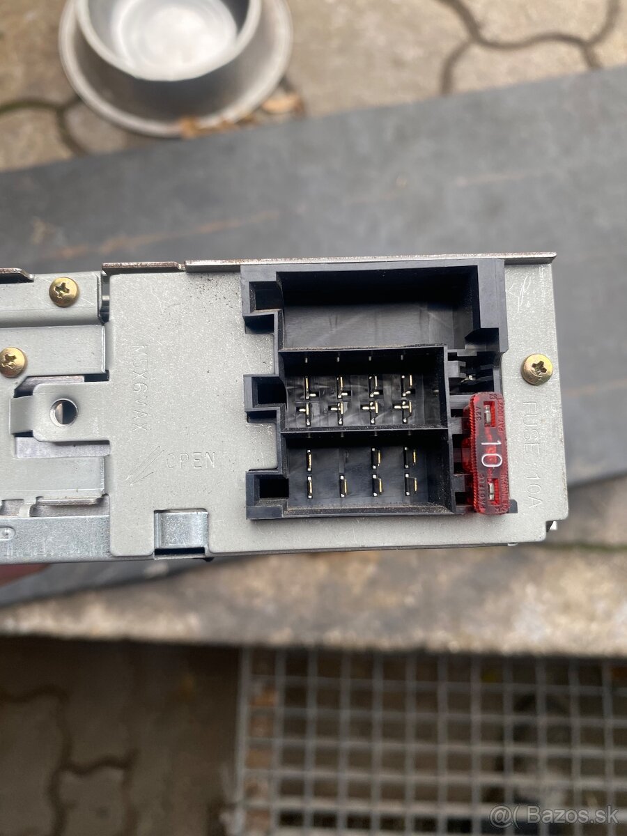 Predám 2ks autorádia sencor a JVC - 11