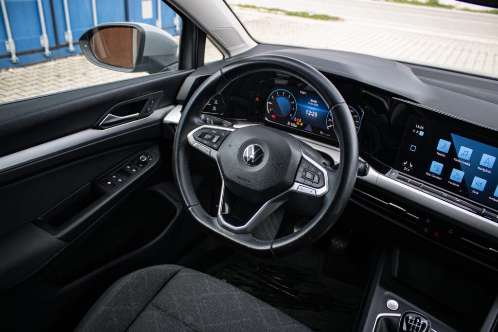 Volkswagen Golf Life 1.5 TGI Benzín + CNG - 11