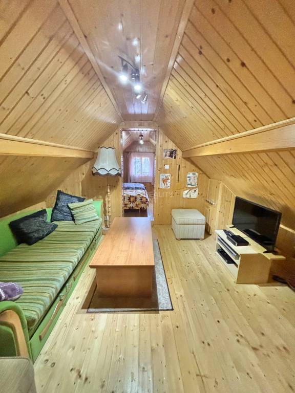 Predaj tradičnej chalupy v pokojnom prostredí na lazoch vo V - 11