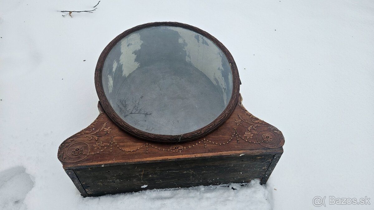 Skrinka na sochu,Nika - 11