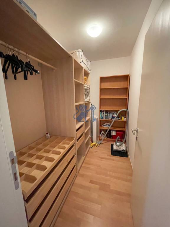 Na prenájom veľký 2- izb. byt na začiatku Koliby s terasou a - 11