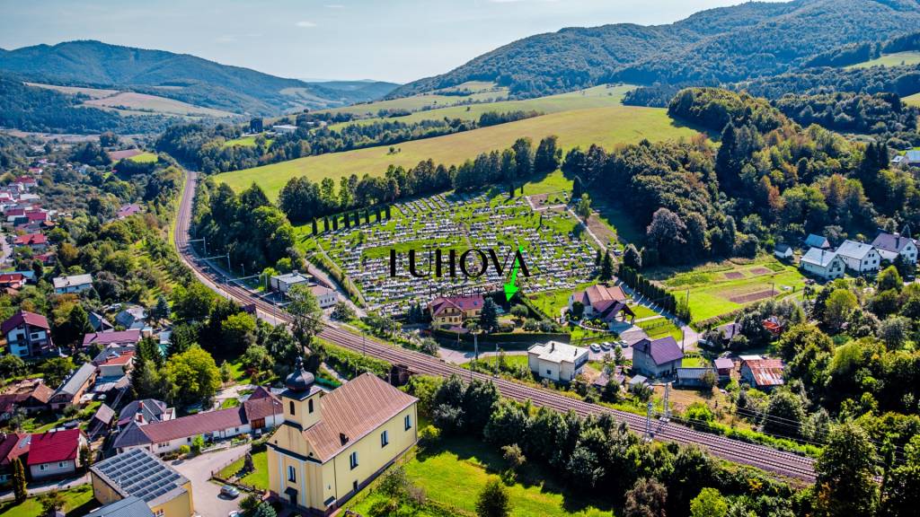 RODINNÝ dom s bazénom a krásnou záhradou - 11