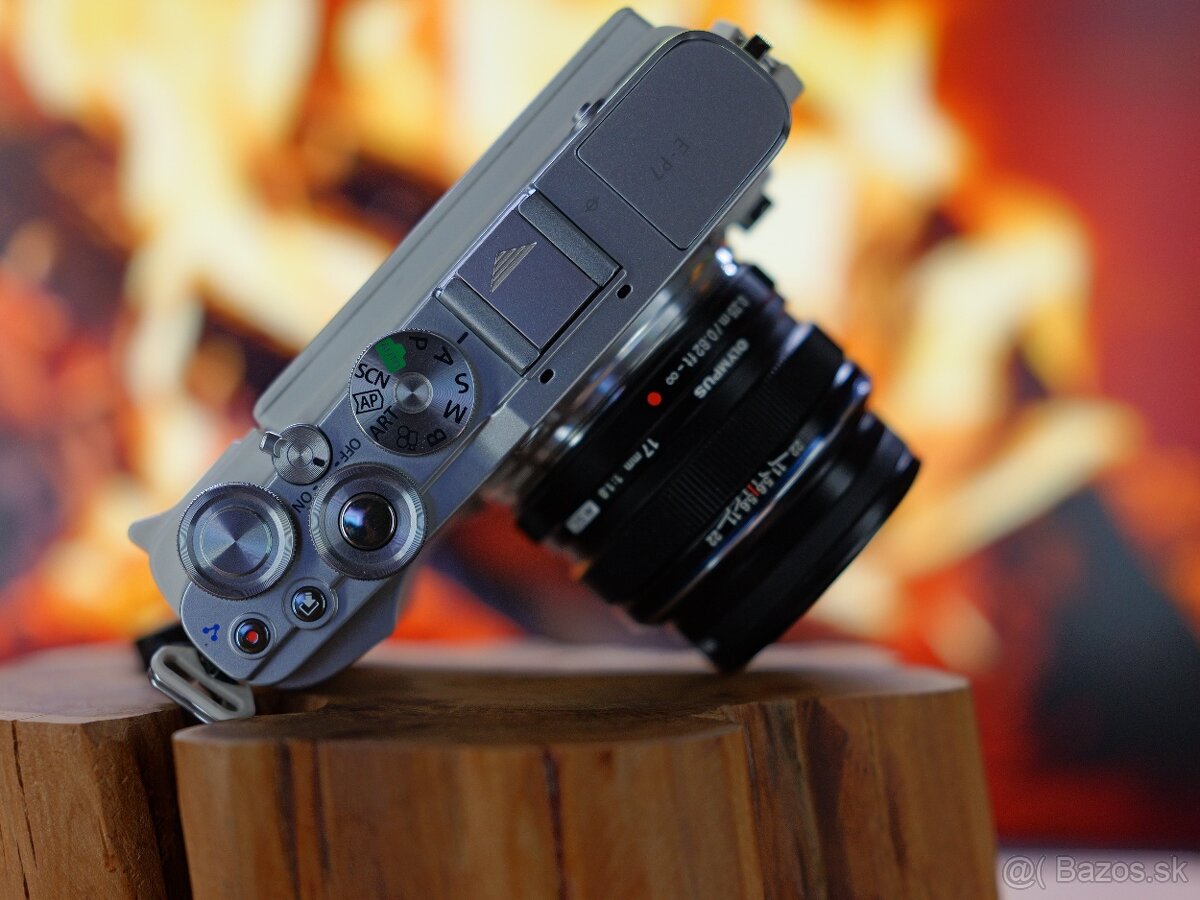 Olympus PEN E-P7 + 17mm f/1.8 - 11