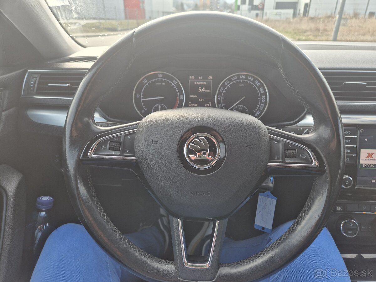 Skoda superb 2.0 tdi combi 110kw - 11