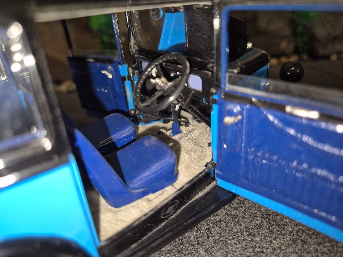 Prodám model 1:18 Austin 7 DeLuxe saloon 1932 - 11