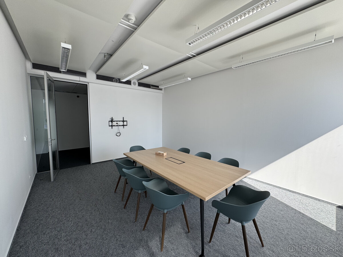 Prenájom novozrekonštruovaného samostatného kancelárskeho tr - 11