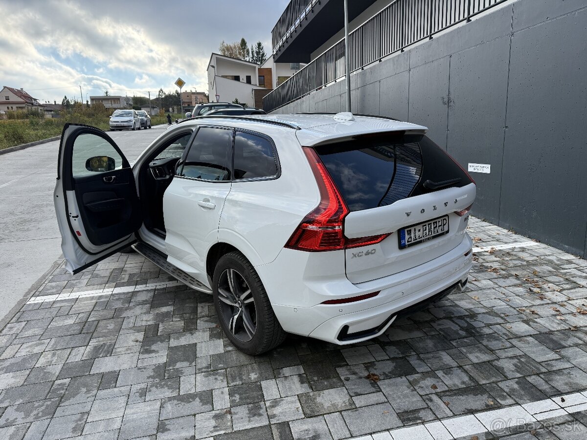 VOLVO XC60 B5 (P) 250hp R-Design AT8 AWD - 11