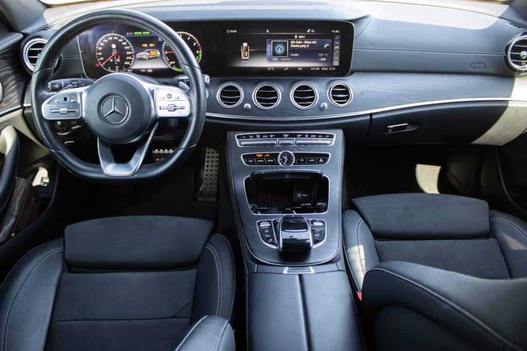 Mercedes Benz E 300 de T Avantgarde (2020) - 11