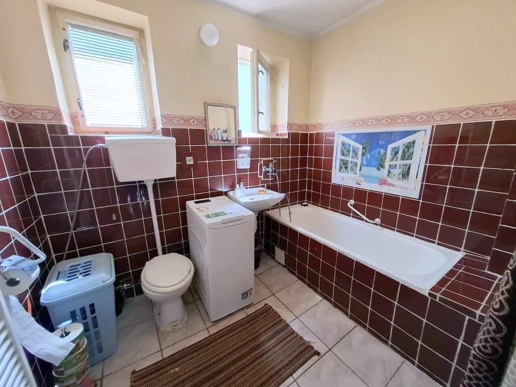 Rodinný dom so stavebným pozemkom - 11