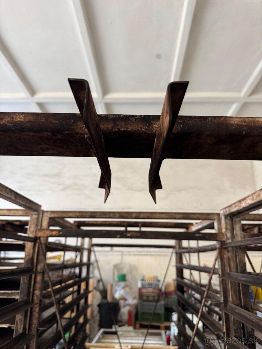 Vozíky a plechy na pečení - 11